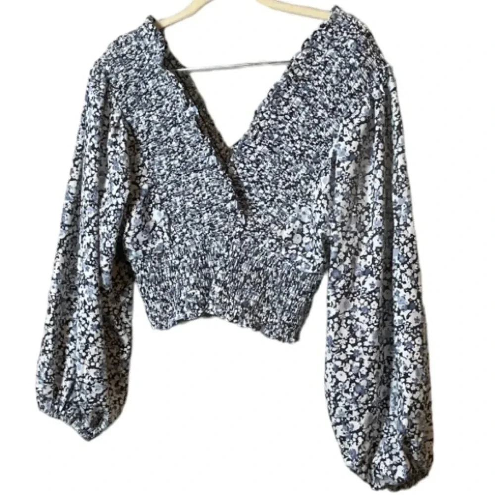 Abercrombie&Fitch Top Womens Medium Floral Smocked Cropped Puff Whimsical Fairy - Picture 4 of 11